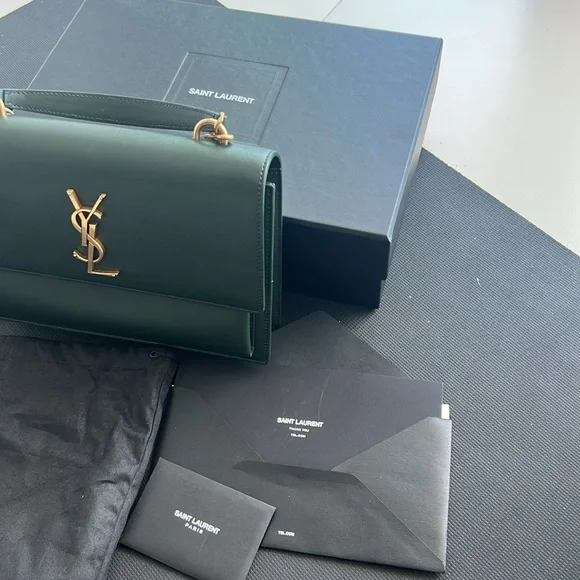 Authentic Saint Laurent Green Leather Shoulder Bag with Iconic YSL Logo. - Picture 5 of 16